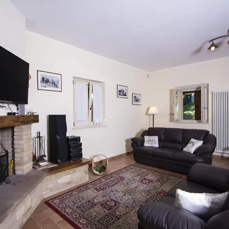 別荘 In Near Adriatic Sea ファーノ